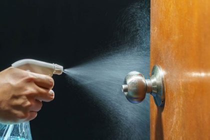 How-to-clean-doorknobs-and-handles-1 How-to-clean-doorknobs-and-handles-1