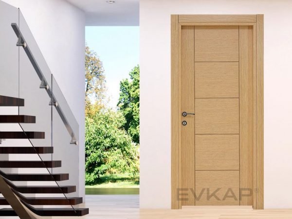 Puerta interna de madera estilo shaker completamente terminada de roble