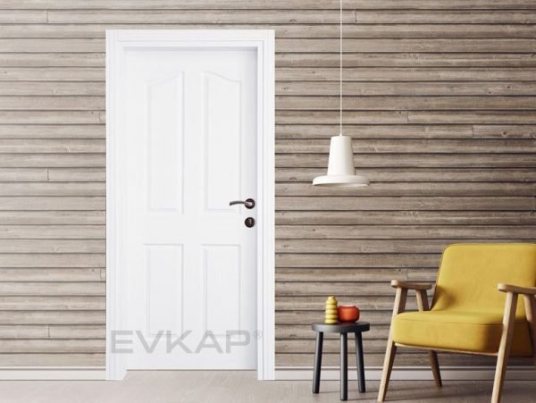 Puerta interior de habitación blanca granulada de 4 paneles